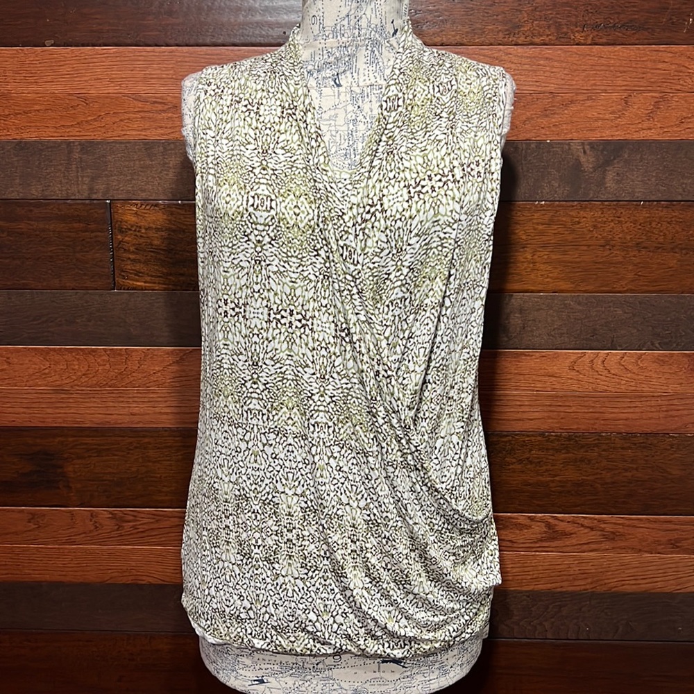 Liz Claiborne Stretchy V Neck Sleeveless Layered Floral Blouse